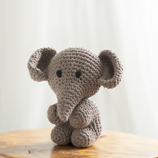 DIY Elephant Mo Taupe Heklekit - Hoooked Yarn