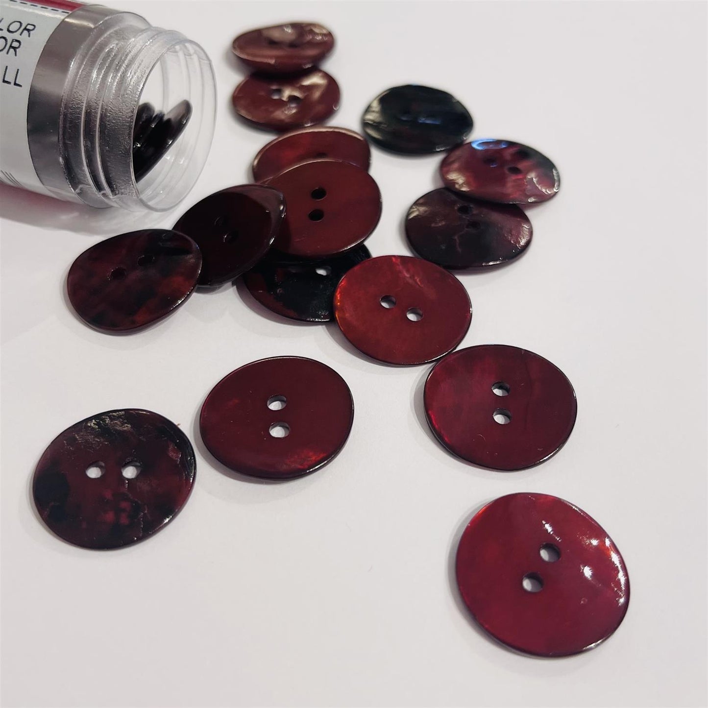Perlemorknapper Vinrød - 20 mm - Ukjent - Garntopia