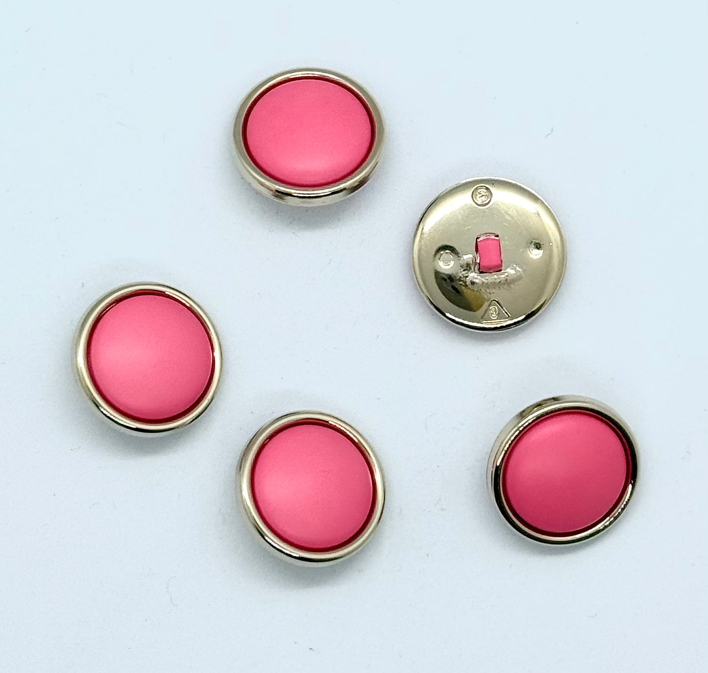 Nylonknapp, rosa med gullkant - Matt - 22 mm - NEWOLD COMPANY - Garntopia