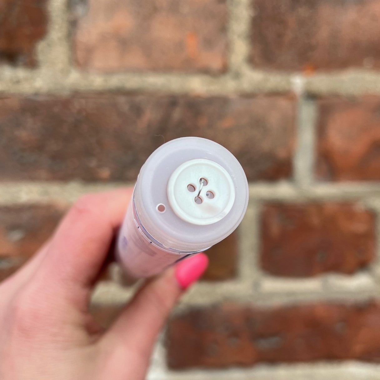 Plastknapp med kant - Hvit - 15 mm - Villy Jensen - Garntopia