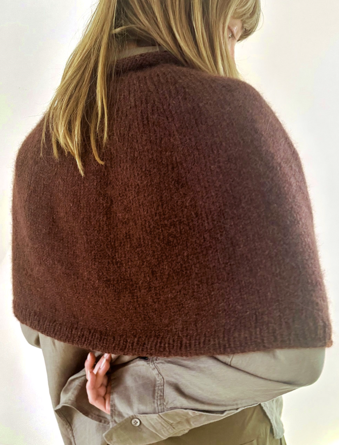 Le Knit - Plain Yoke Poncho - Papir - Lene Holme Samsøe - Garntopia