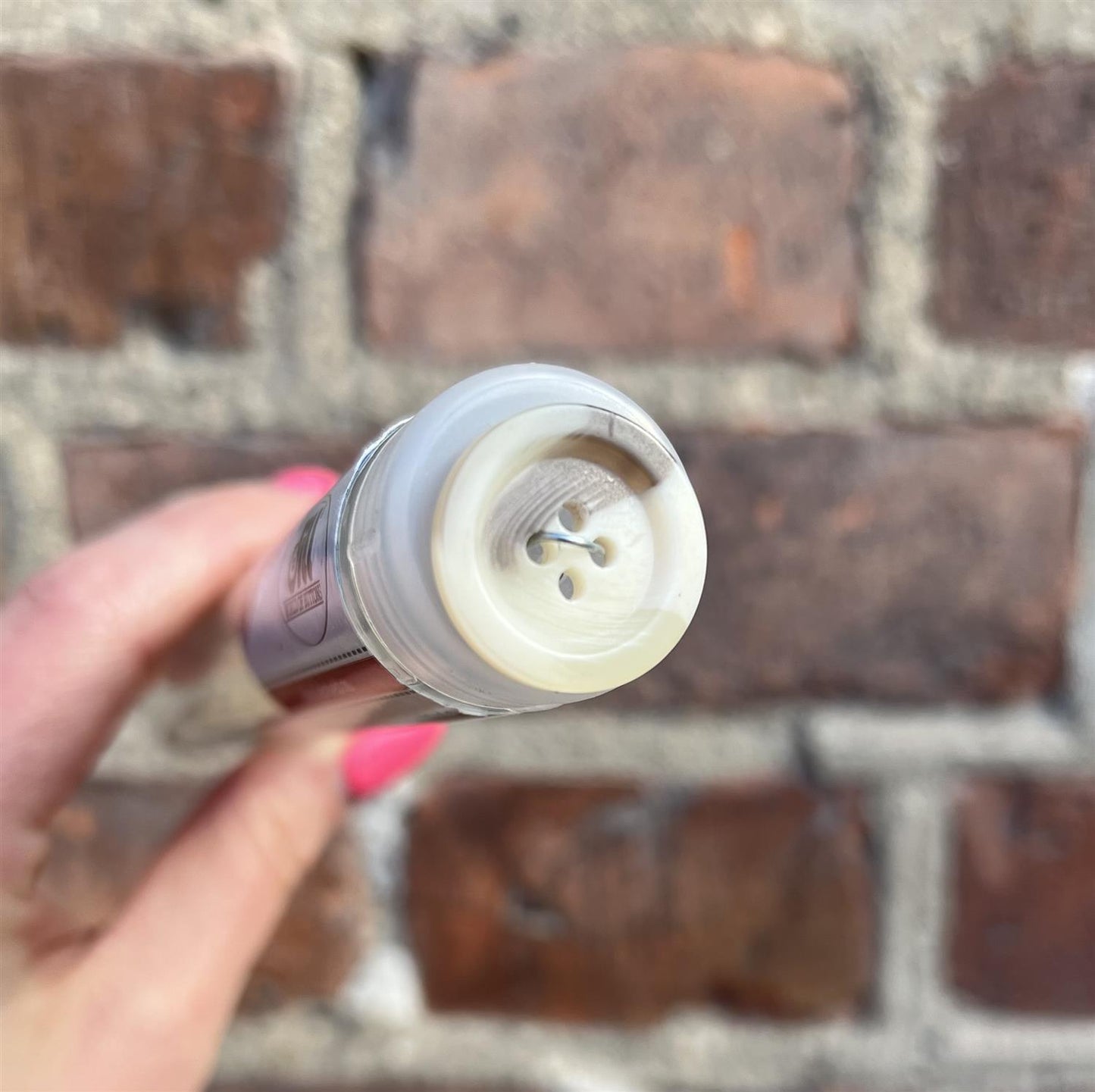 Tortoise knapper, beige - 20 mm - Hjelmtvedt - Garntopia