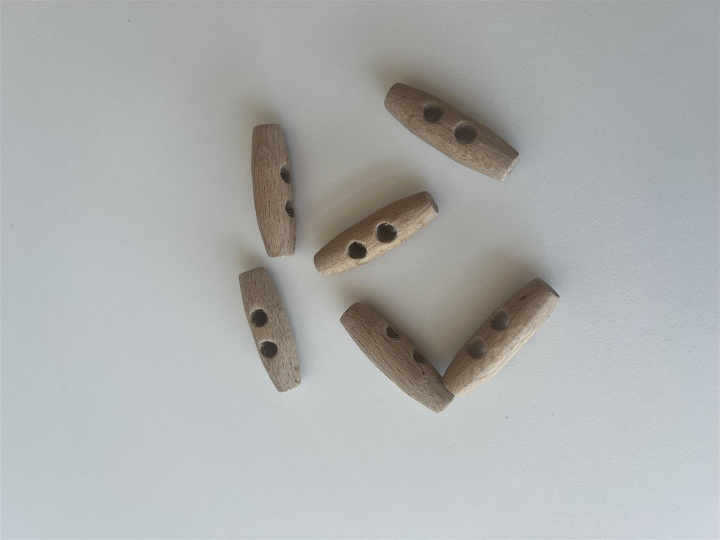 Duffelknapp, bøk - 38 mm - Deknofa - Garntopia