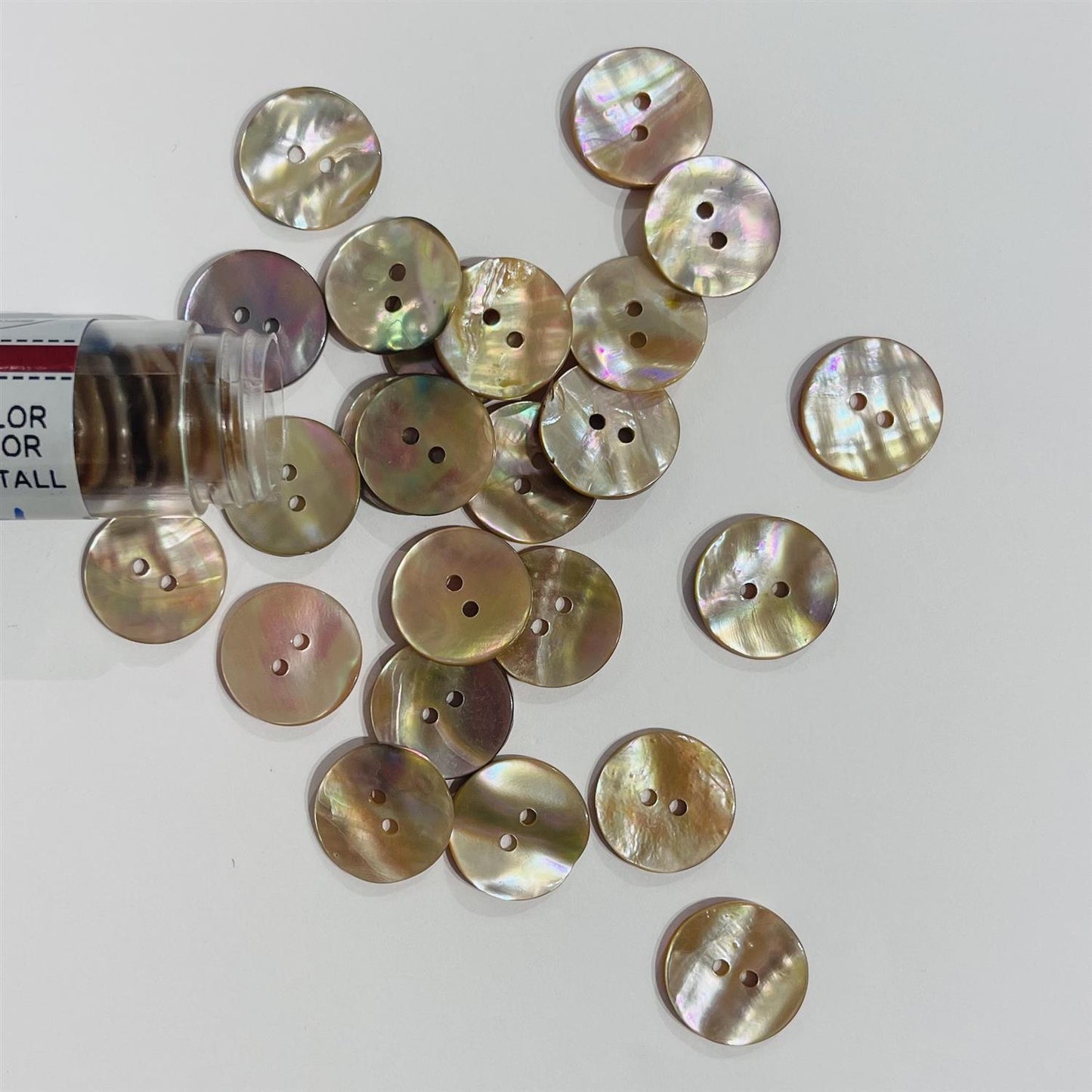 Perlemorknapp Sand - 18 mm - Ukjent - Garntopia