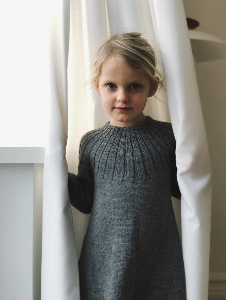 Haralds Kjole - Papir - PetiteKnit - Garntopia