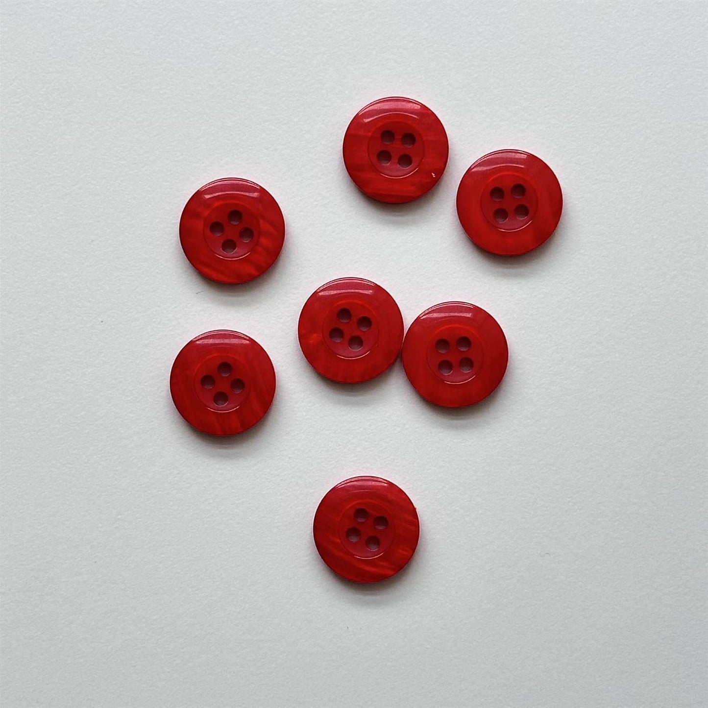 Knapp 4 hull, Poppy rød  - 18 mm - Villy Jensen - Garntopia