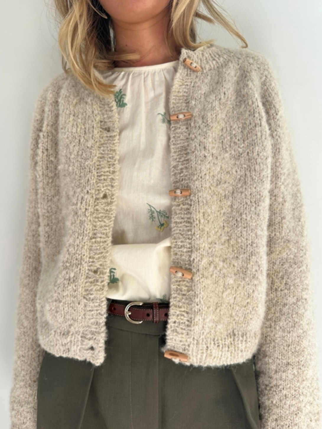 Le Knit - Foundation Cardigan - Papir - Lene Holme Samsøe - Garntopia