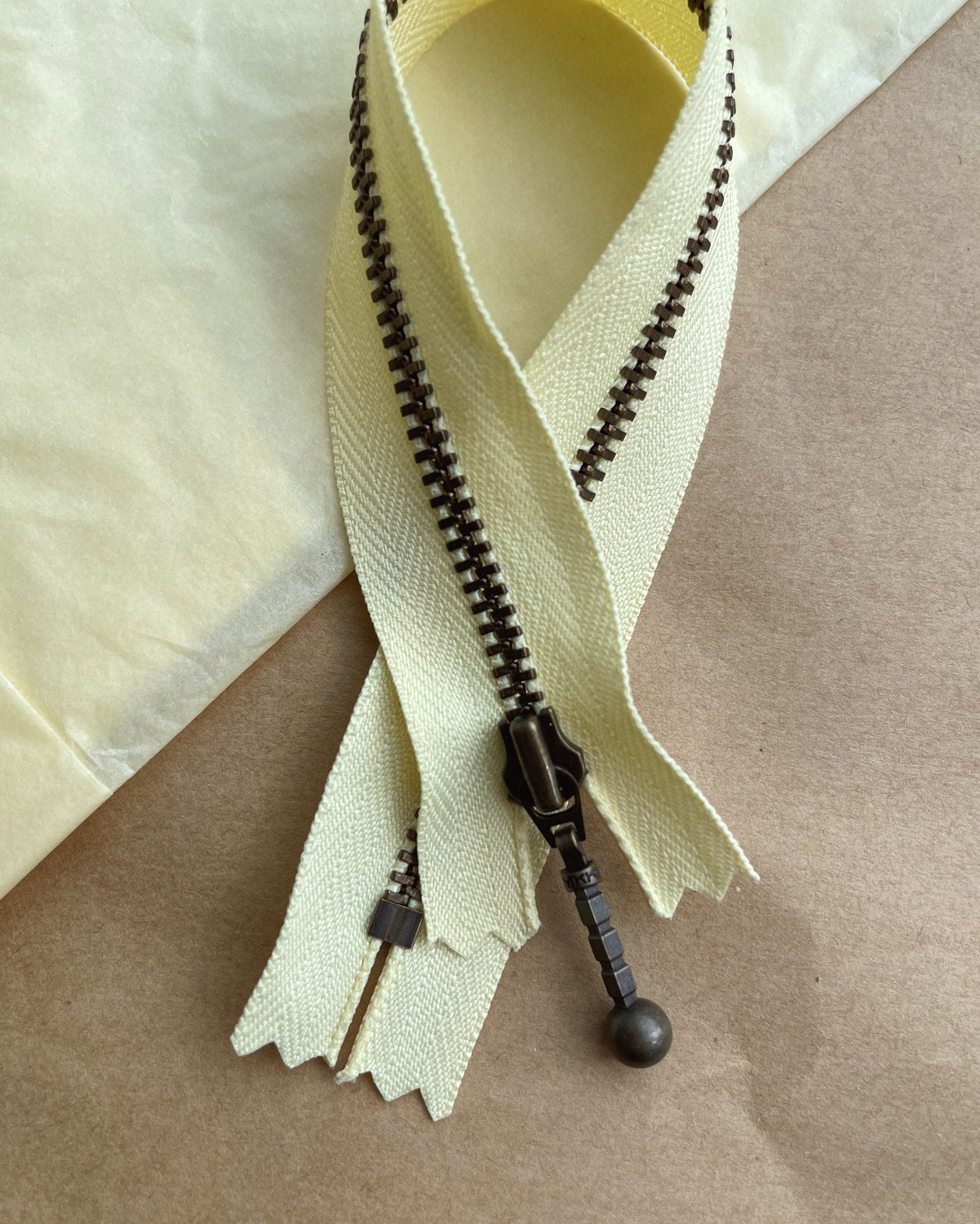 Glidelås 23 cm - Citronfromage - PetiteKnit - Garntopia