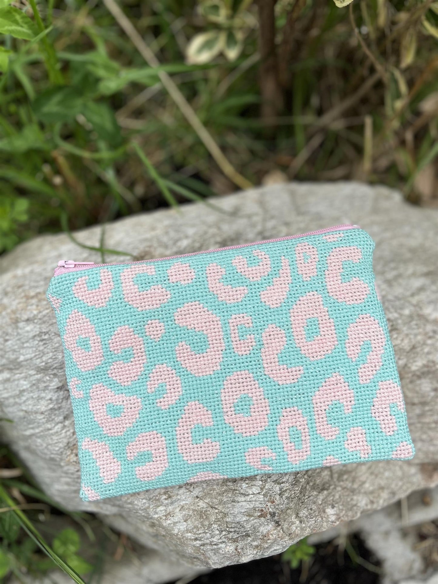 2022-8 My Little Leo - clutch 13x19 cm - mint - PompStitch - Garntopia