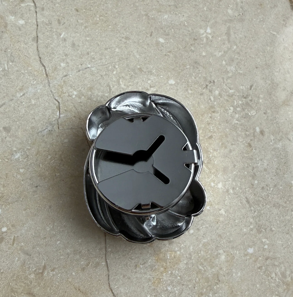 Button Cover - The Modern Knot silver - Touch of EEVA - Garntopia