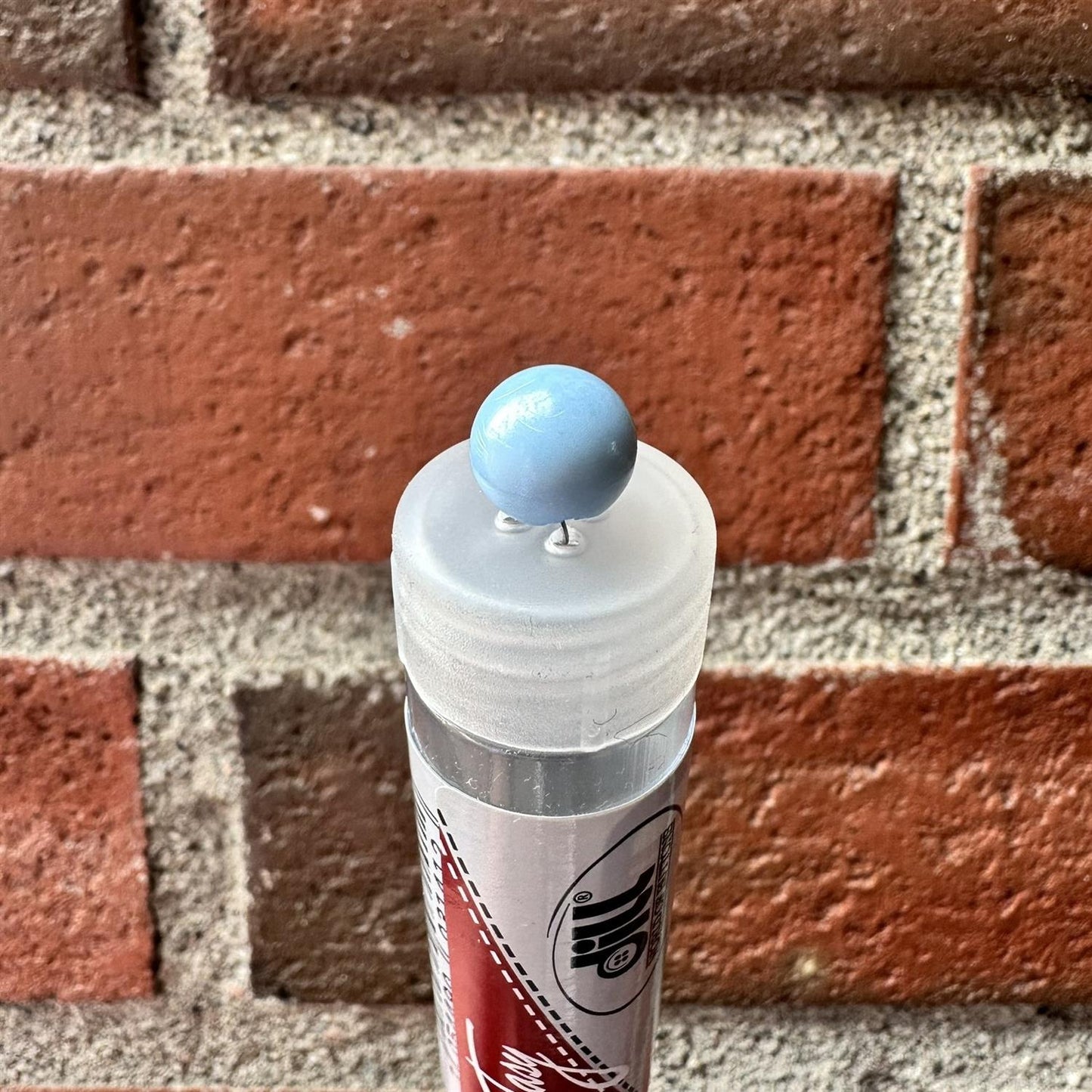 Rund perleknapp i plast - lys blå- 10 mm - Hjelmtvedt - Garntopia