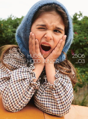 2506 - Mykt til barn - Nr. 3  Hugsy Hood Junior - Sandnes garn - Garntopia