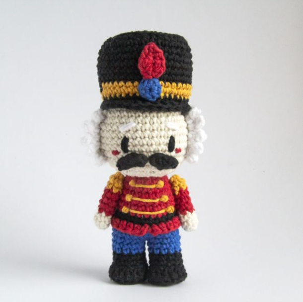 DIY Nutcracker Fritz Heklekit - Hoooked Yarn