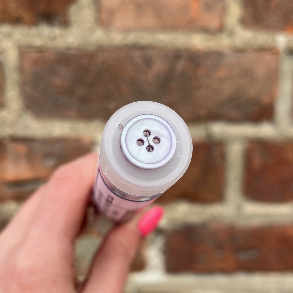 Plastknapp med kant - Lyselilla - 15 mm - Villy Jensen - Garntopia