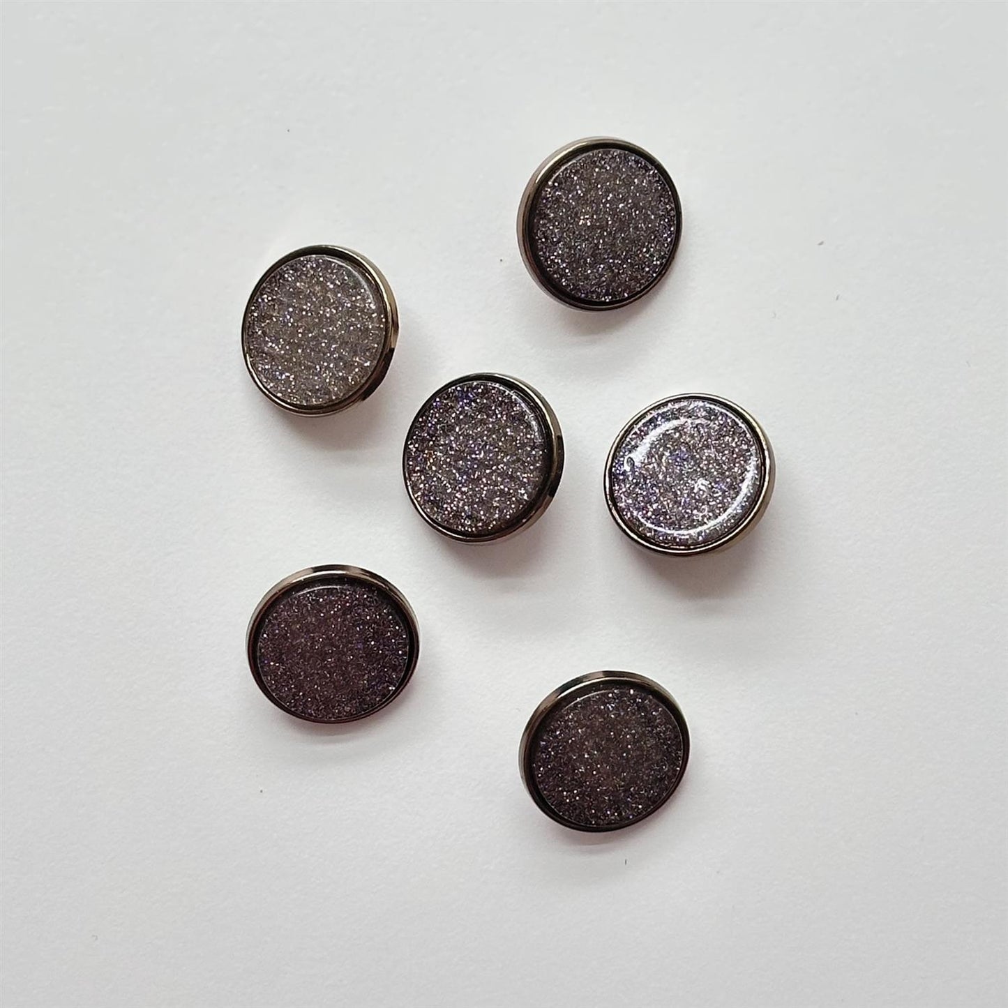 Metallknapp, bronse m/glitter - 20 mm - Hjelmtvedt - Garntopia