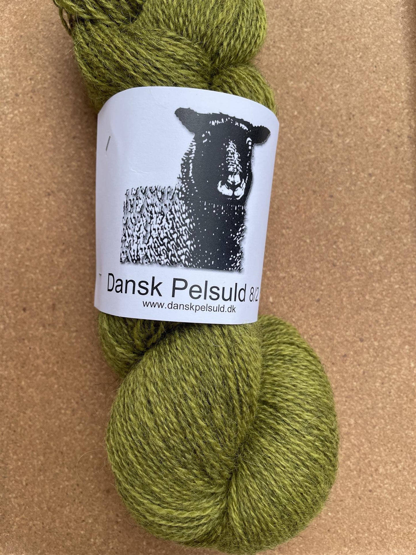 28 Æblegrøn -  Dansk pelsuld 8/2 - Hjelholt - Garntopia