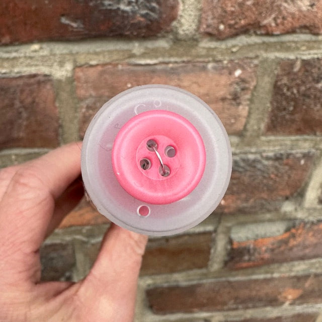 Plastknapp 4 hull - Lyserød - 15 mm - Villy Jensen - Garntopia