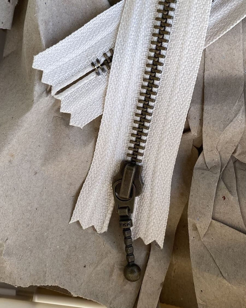 Short zipper - Almond 20 cm