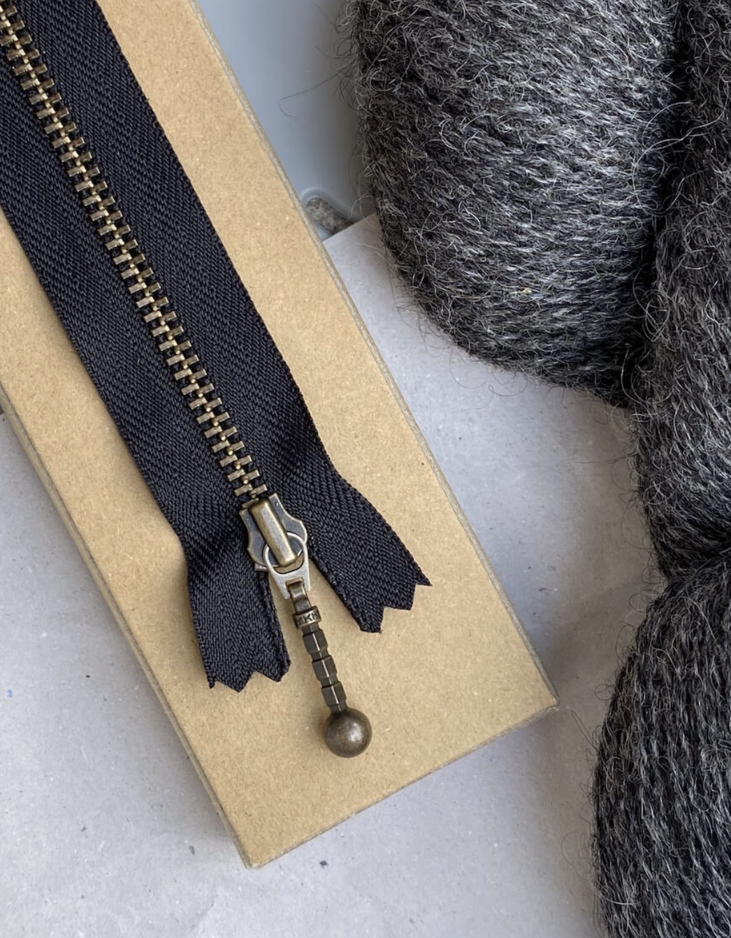 Glidelås 28 cm - Sort - PetiteKnit - Garntopia