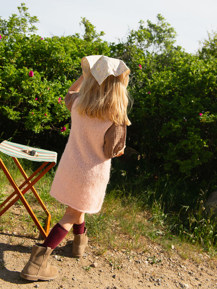 2506 - Mykt til barn - Nr. 1  Meadow Dress junior - Sandnes garn - Garntopia