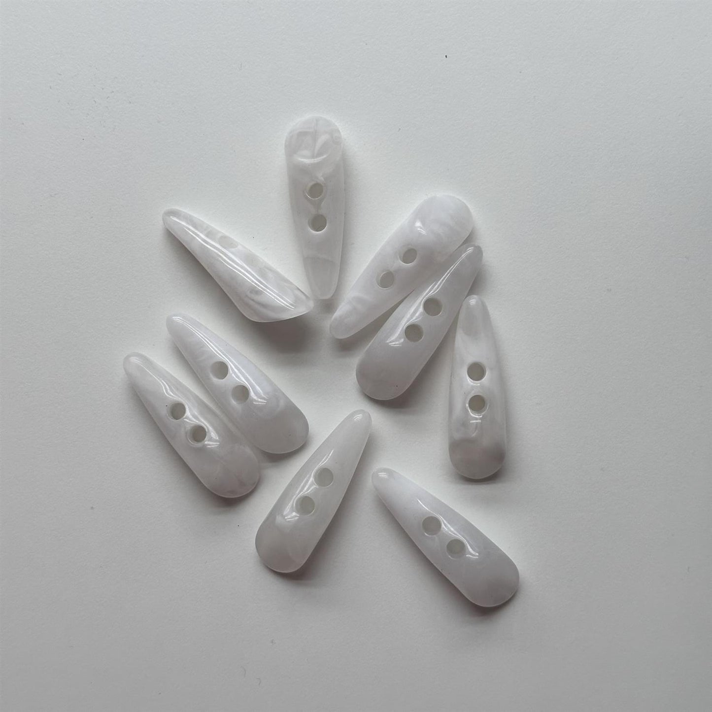 Knapp, duffelcoat, hvit   - 50 mm - Hjelmtvedt - Garntopia