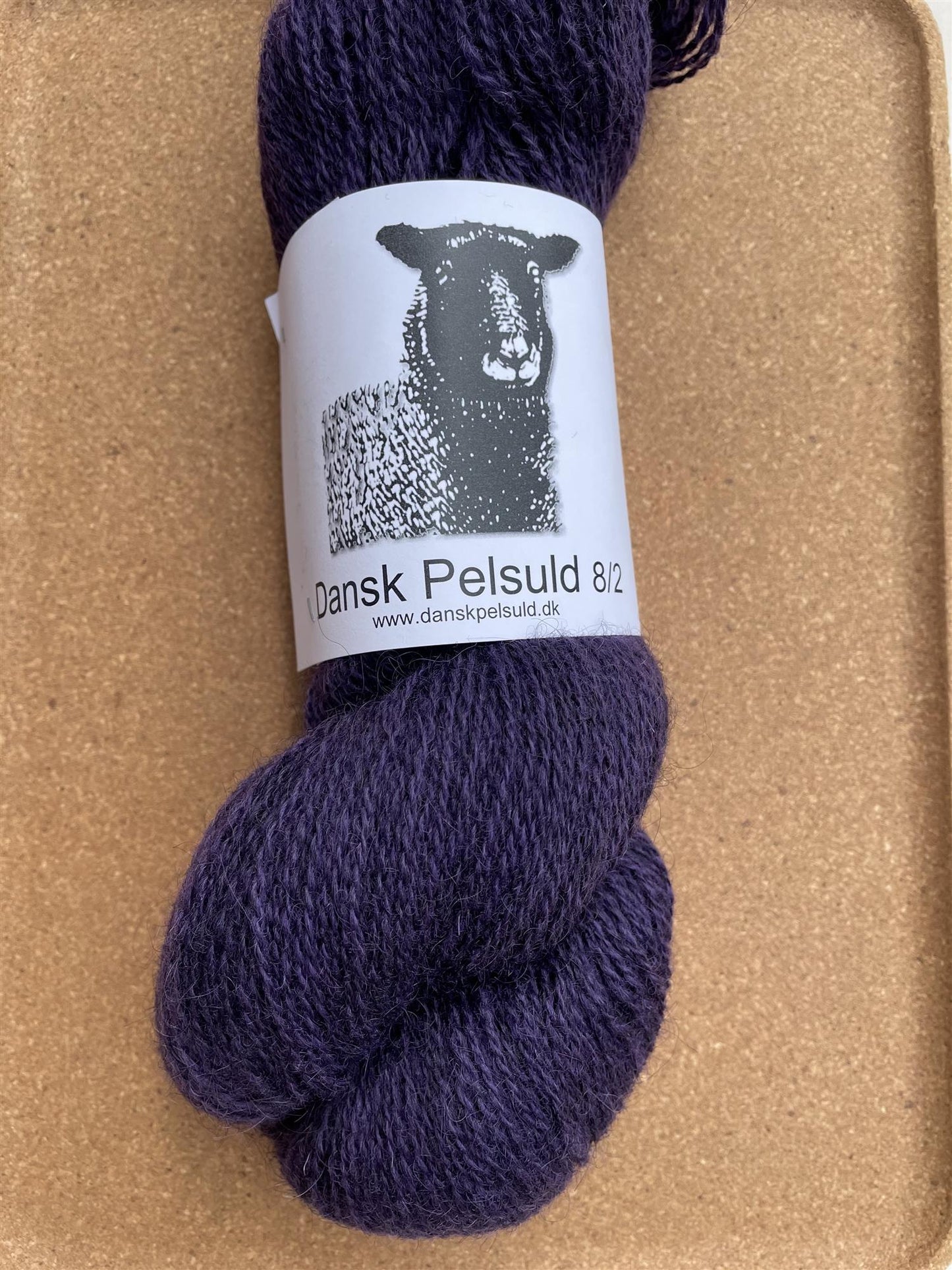 13 Mørk syren  -  Dansk pelsuld 8/2 - Hjelholt - Garntopia