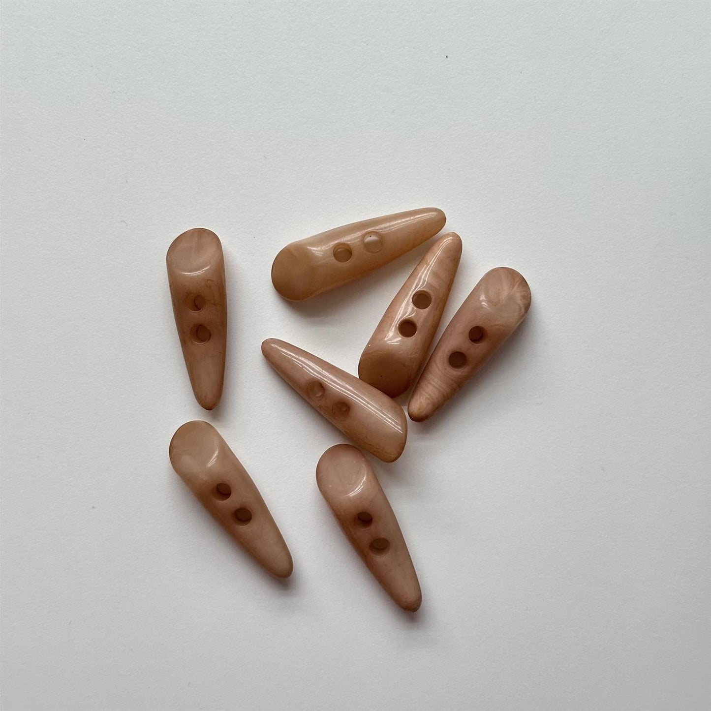 Knapp, duffelcoat, beige  - 50 mm - Hjelmtvedt - Garntopia