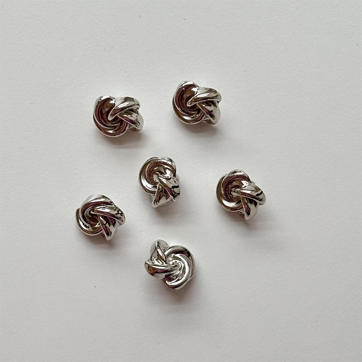 Sølvknapp, knute - 18 mm - Hjelmtvedt - Garntopia