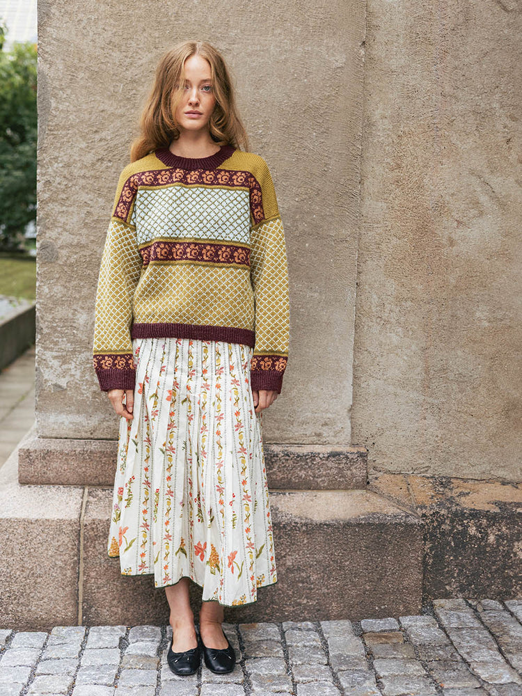 2510 - Norske Ikoner Voksen - NR. 1 BLOME DAMEGENSER - Sandnes garn - Garntopia