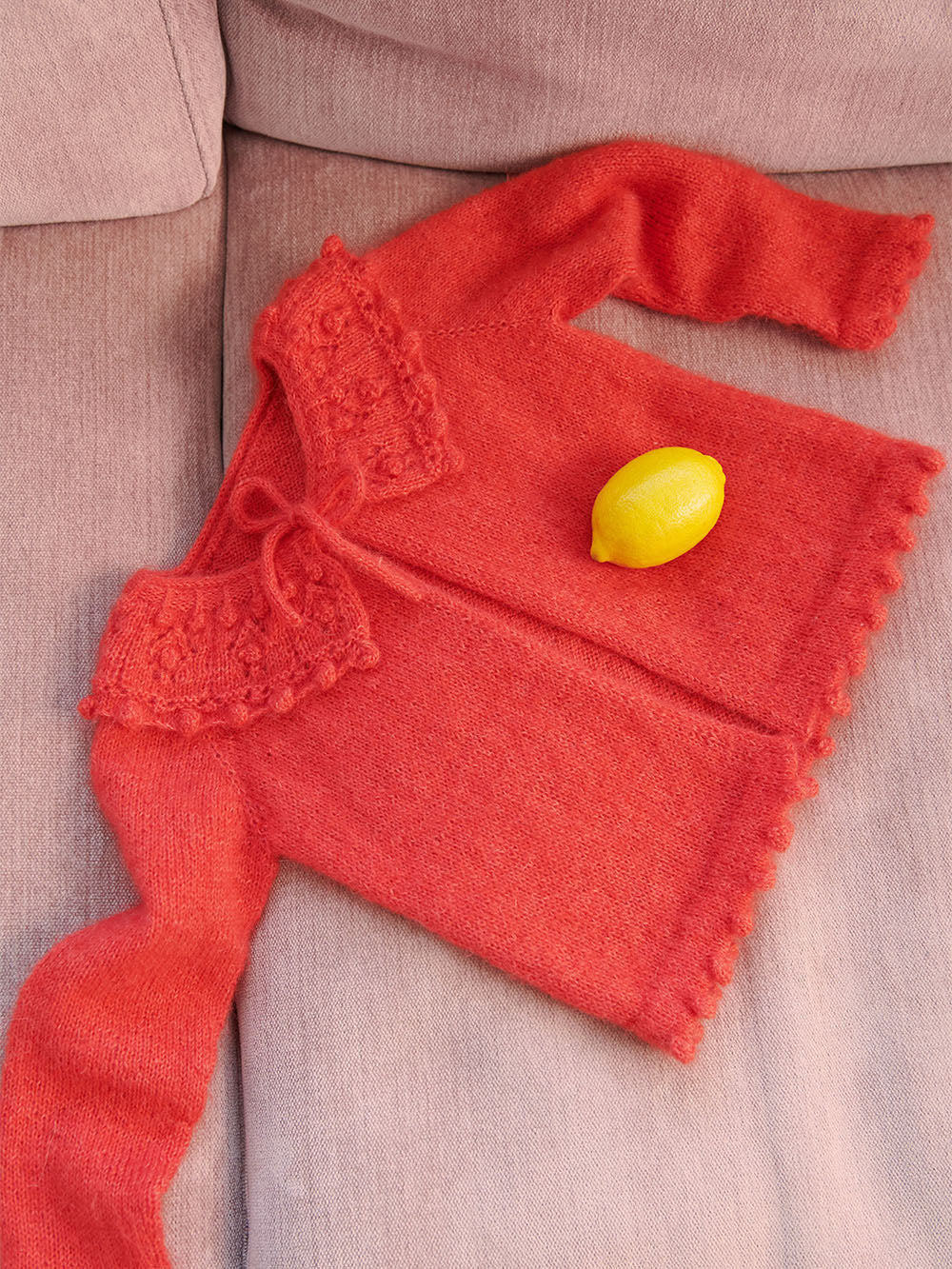 2401 - Mykt til barn - Nr. 7 LILLY BLOUSE JUNIOR  - Papir - Sandnes garn - Garntopia