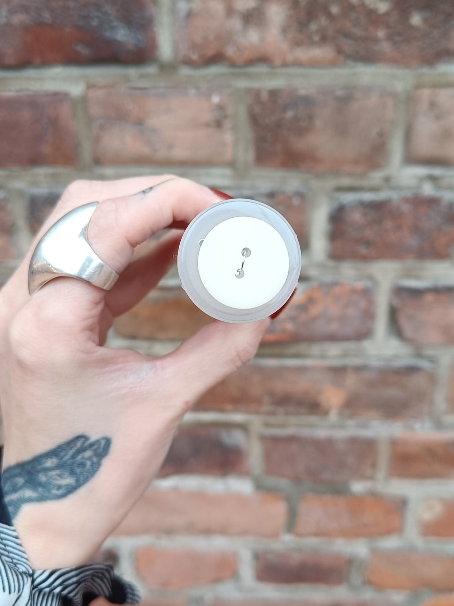 Plastknapp 2 hull - Lys Citron - 22 mm - Villy Jensen - Garntopia