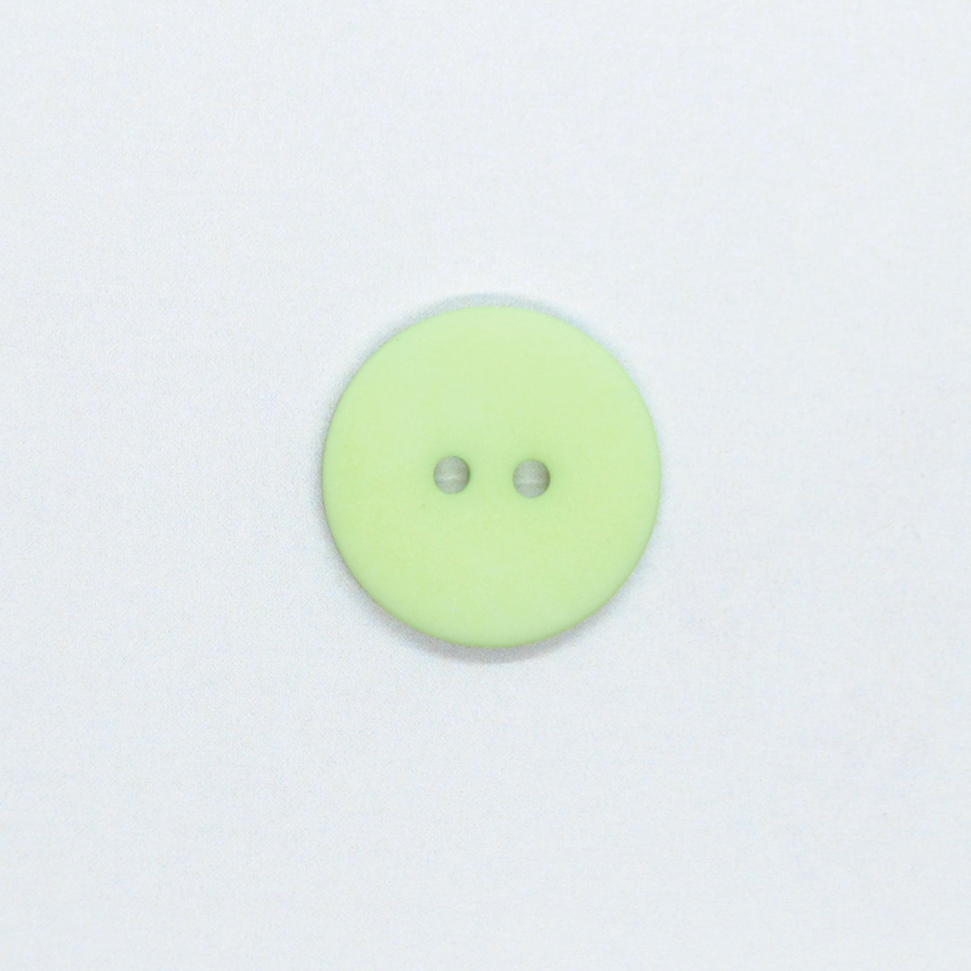 Plastknapp 2 hull - Lys grønn - 18 mm - Villy Jensen - Garntopia