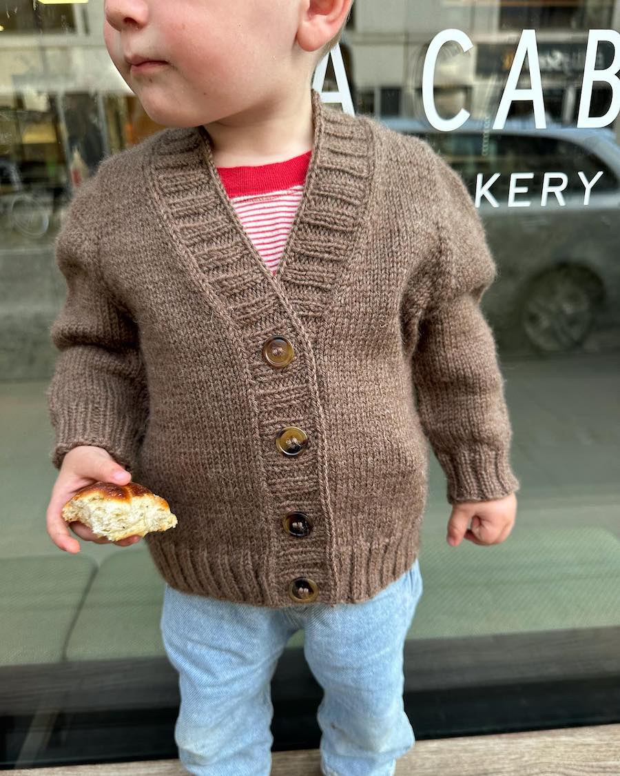 Eva Cardigan Junior - Papir - PetiteKnit - Garntopia