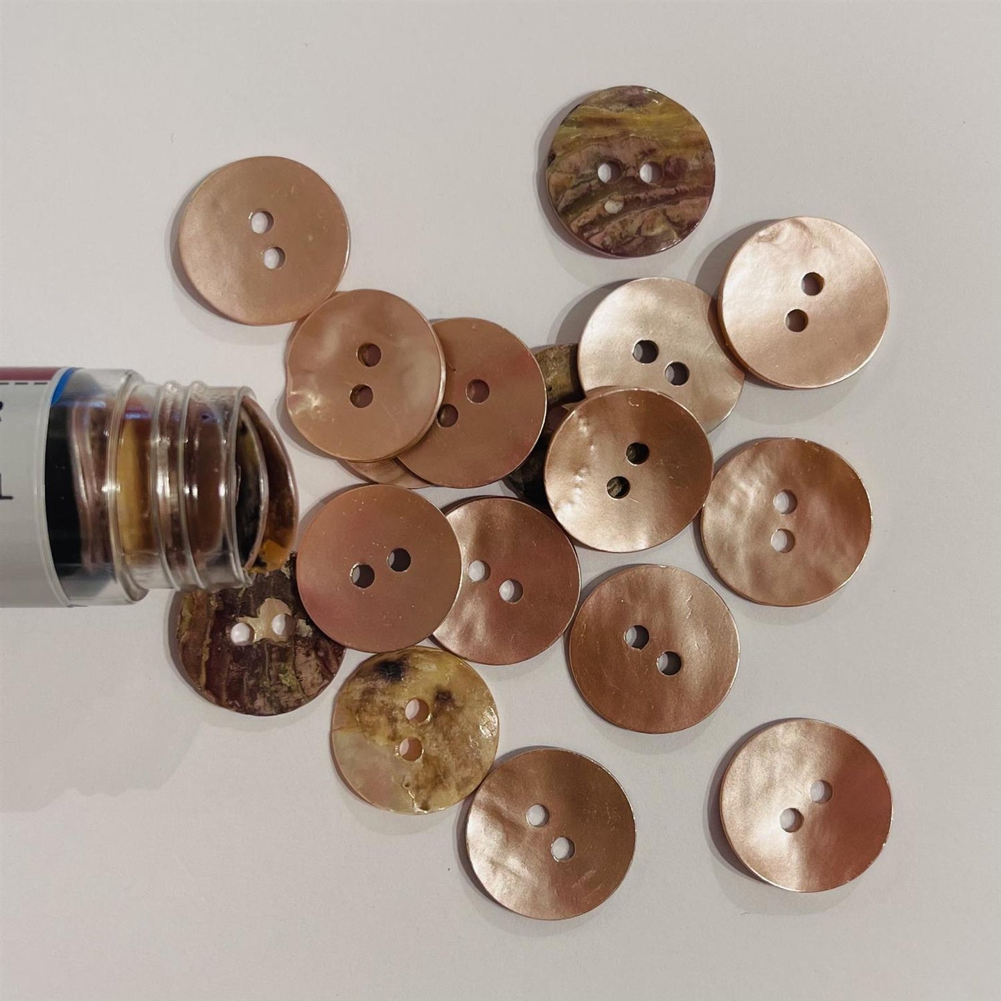 Perlemorknapp Støvrosa - 18 mm - Ukjent - Garntopia