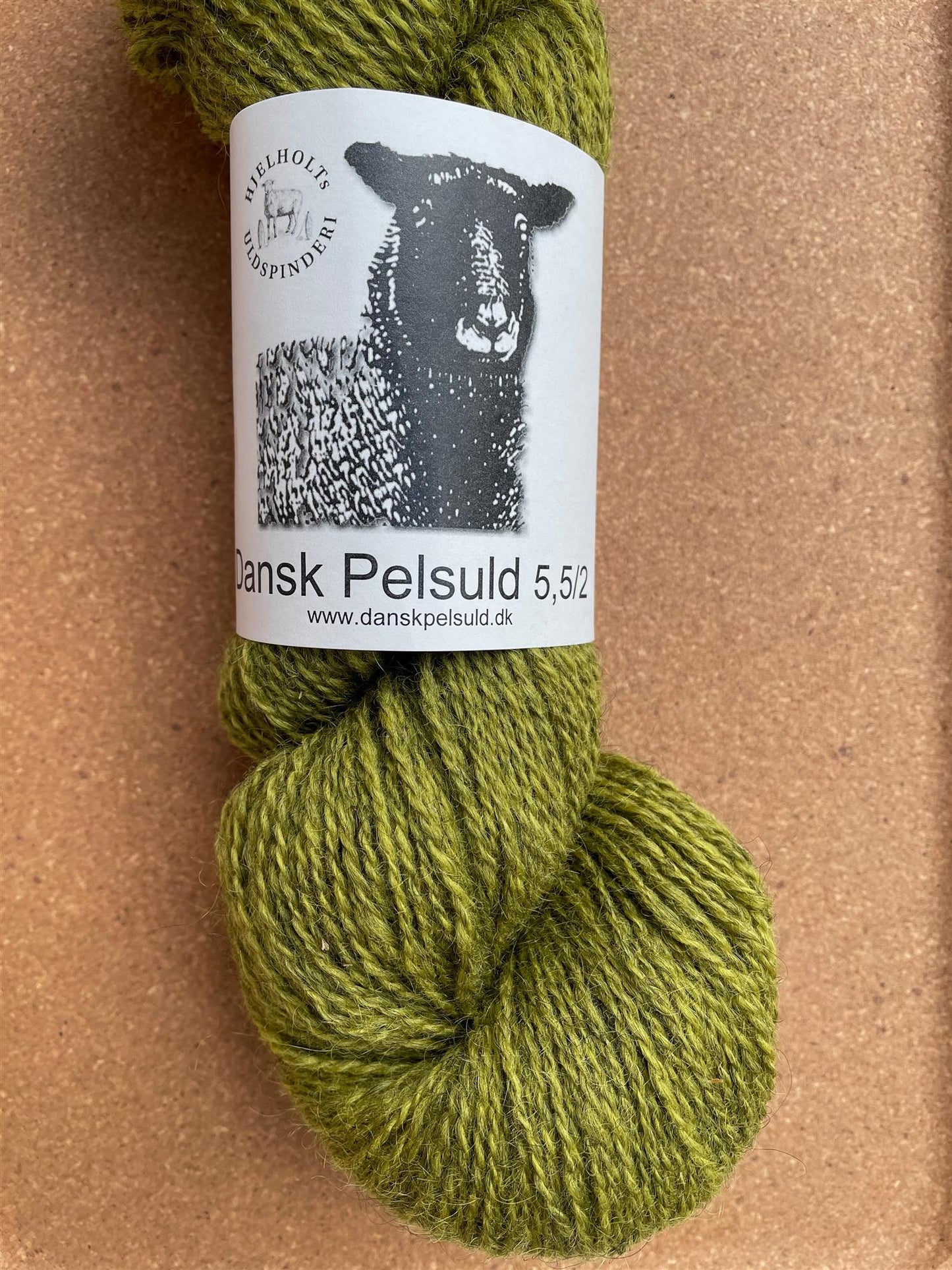 28 Æblegrøn   -  Dansk pelsuld 5,5/2 - Hjelholt - Garntopia