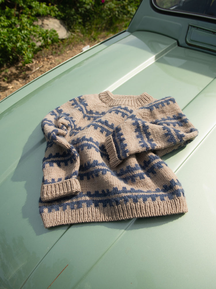 2506 - Mykt til barn - Nr. 2  Ridge Sweater Junior - Sandnes garn - Garntopia