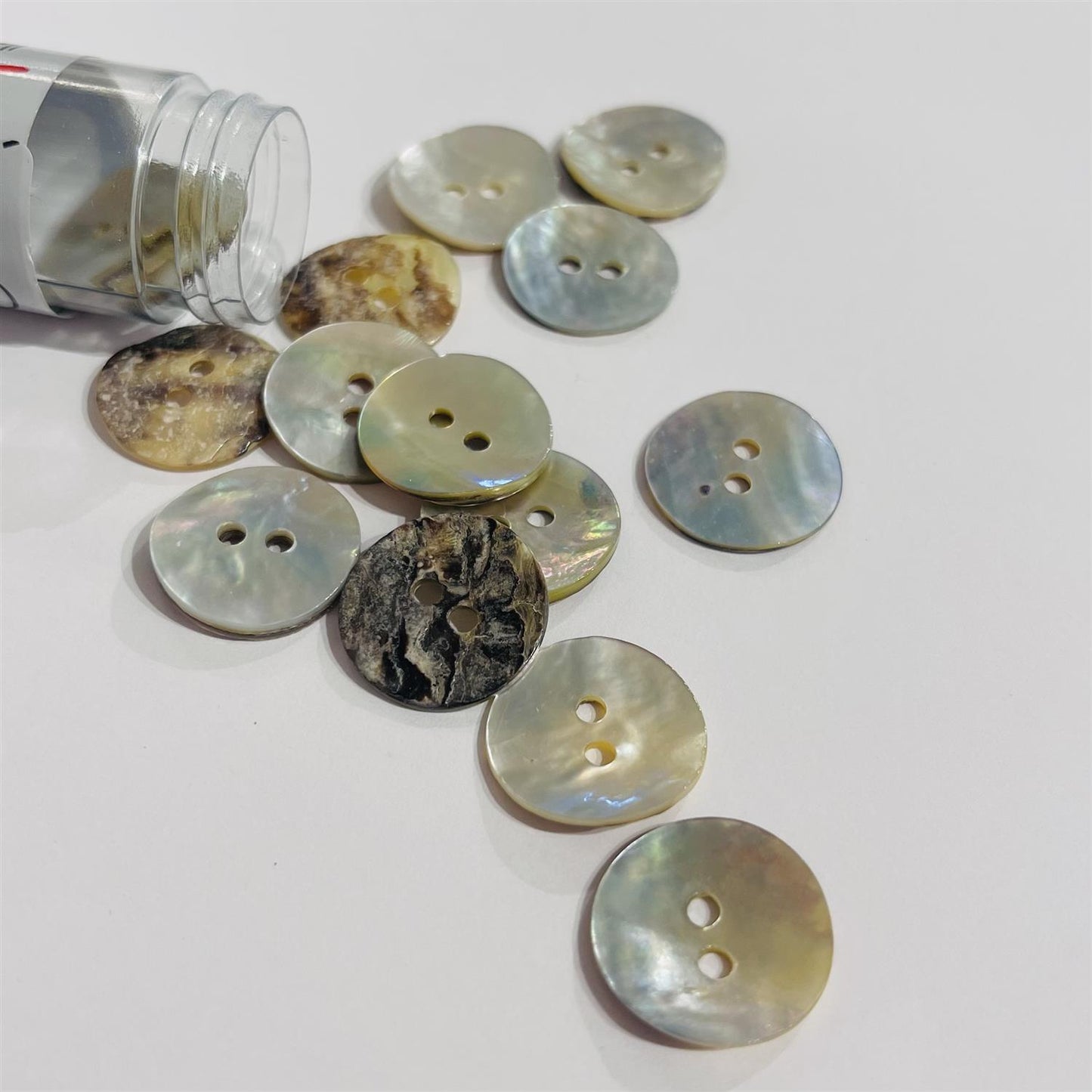 Perlemorknapp - 18 mm - Ukjent - Garntopia