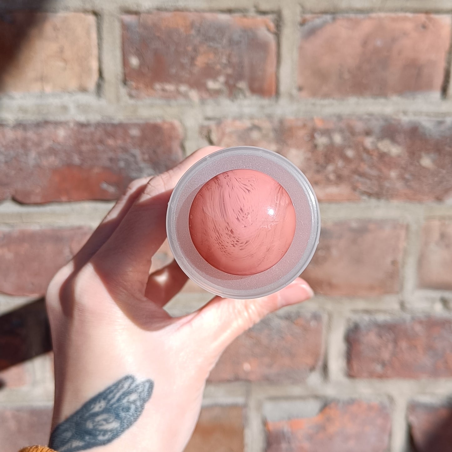 Stor Plastknapp  Rødbrun - 30 mm - Villy Jensen - Garntopia