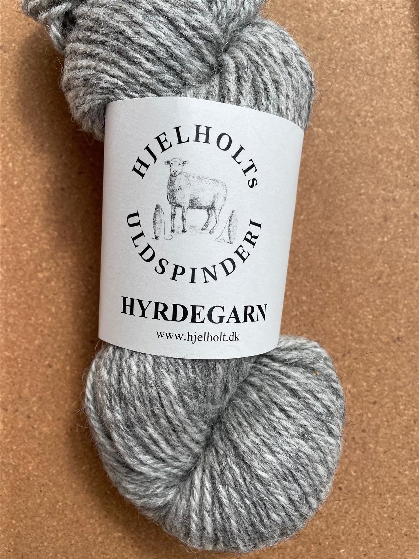 02 Lysegrå - Hyrdegarn - Hjelholt - Garntopia