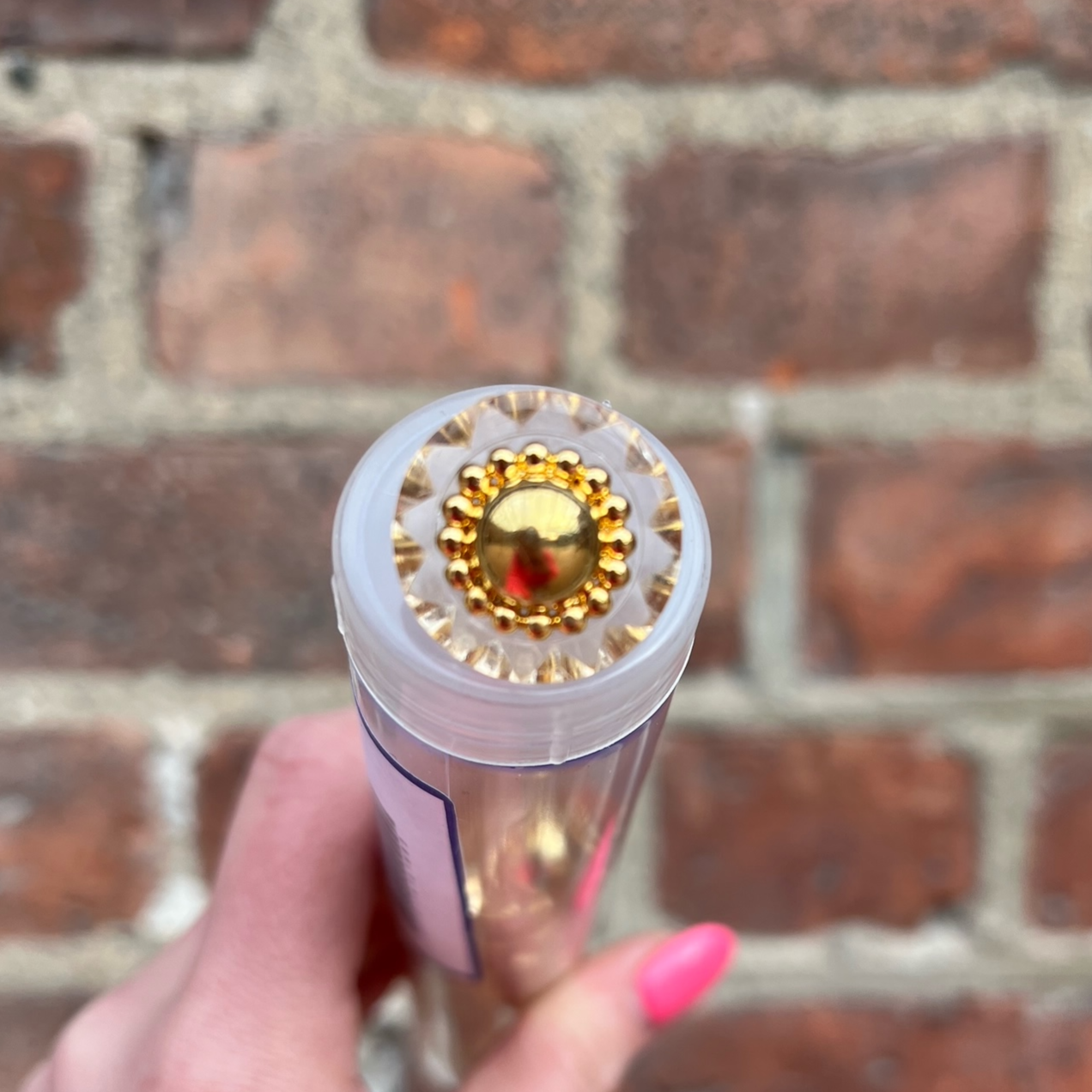 Plastknapp med gull  - Lysebrun - 21 mm - Villy Jensen - Garntopia