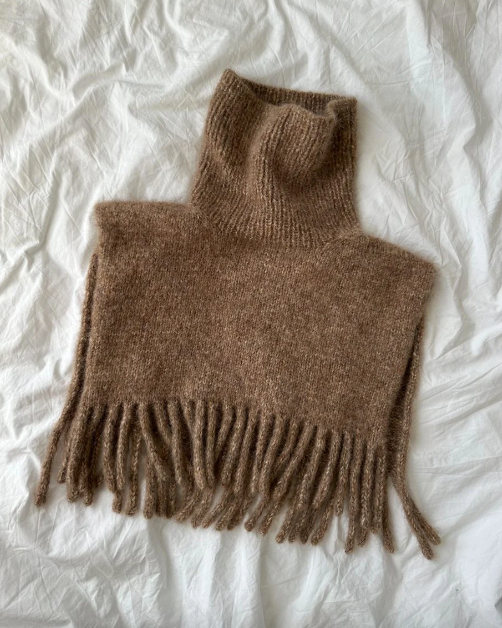 Nora Neck - Papir - PetiteKnit - Garntopia