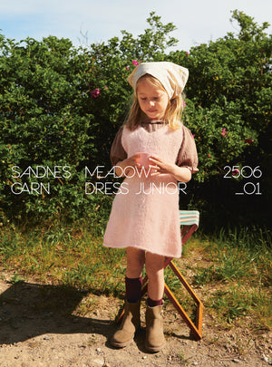 2506 - Mykt til barn - Nr. 1  Meadow Dress junior - Sandnes garn - Garntopia