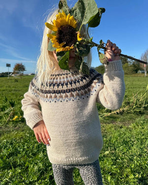 Celeste Sweater Junior - Papir - PetiteKnit - Garntopia