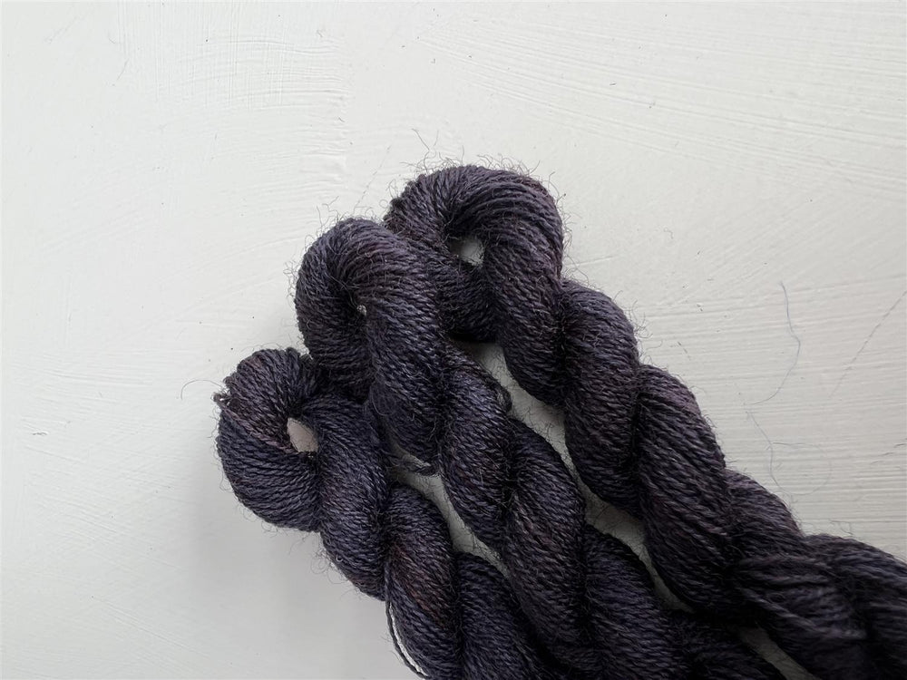 L4 Aubergine - No. 2 - Broderigarn - G-Uld - Garntopia