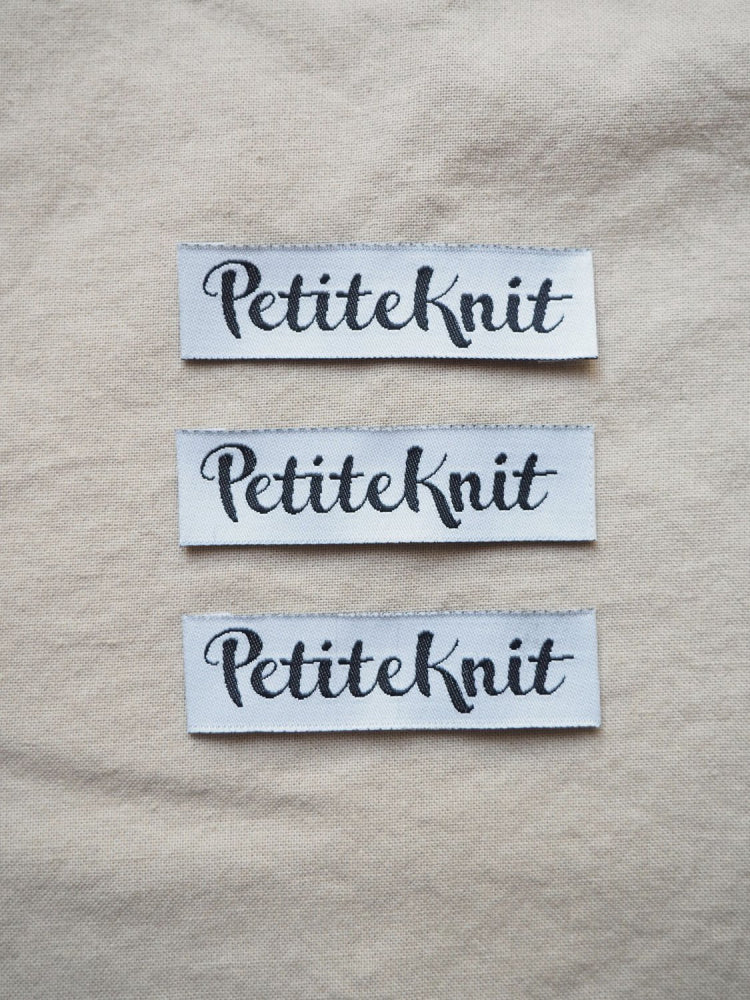 "PetiteKnit"-label - PetiteKnit - Garntopia