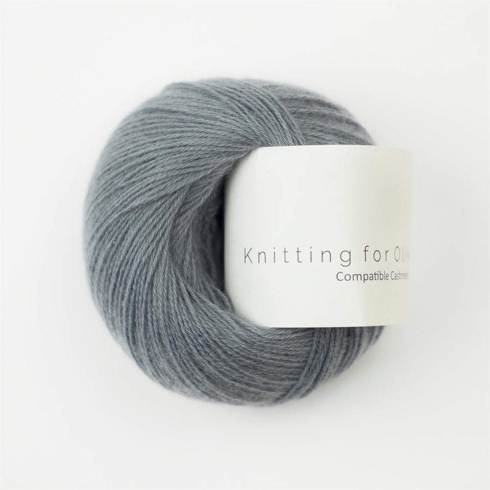 Støvet Dueblå - Compatible Cashmere - Knitting for Olive - Garntopia