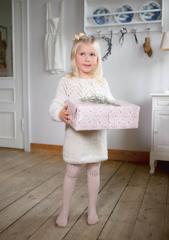 Tiril 12 - Tirilkjole barn- Papir - Sandnes garn - Garntopia