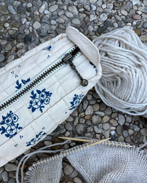 KNITTER'S TOOL CLUTCH - MIDNIGHT BLUE FLOWER - PetiteKnit - Garntopia