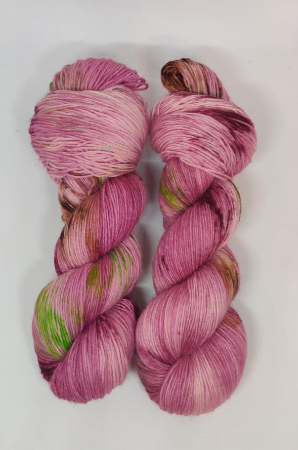 Dark Rosebud sock   -	Yarnie handdyed - Yarnie handdyed - Garntopia