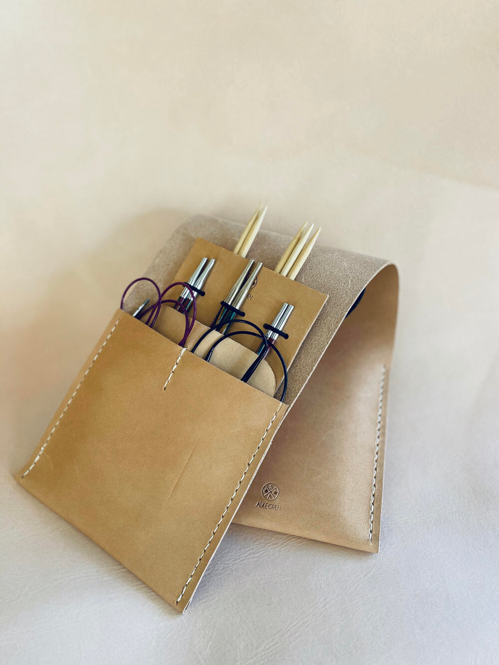 Multifunksjonelt læretui - Askegren - Garntopia